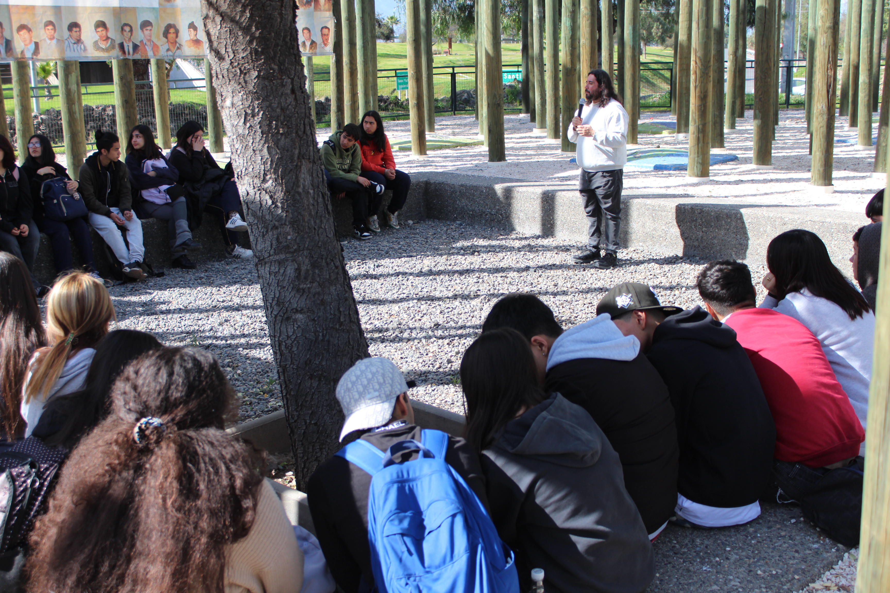 Estudiantes del Liceo Gregorio Morales de Hospital visitaron el Memorial Paine