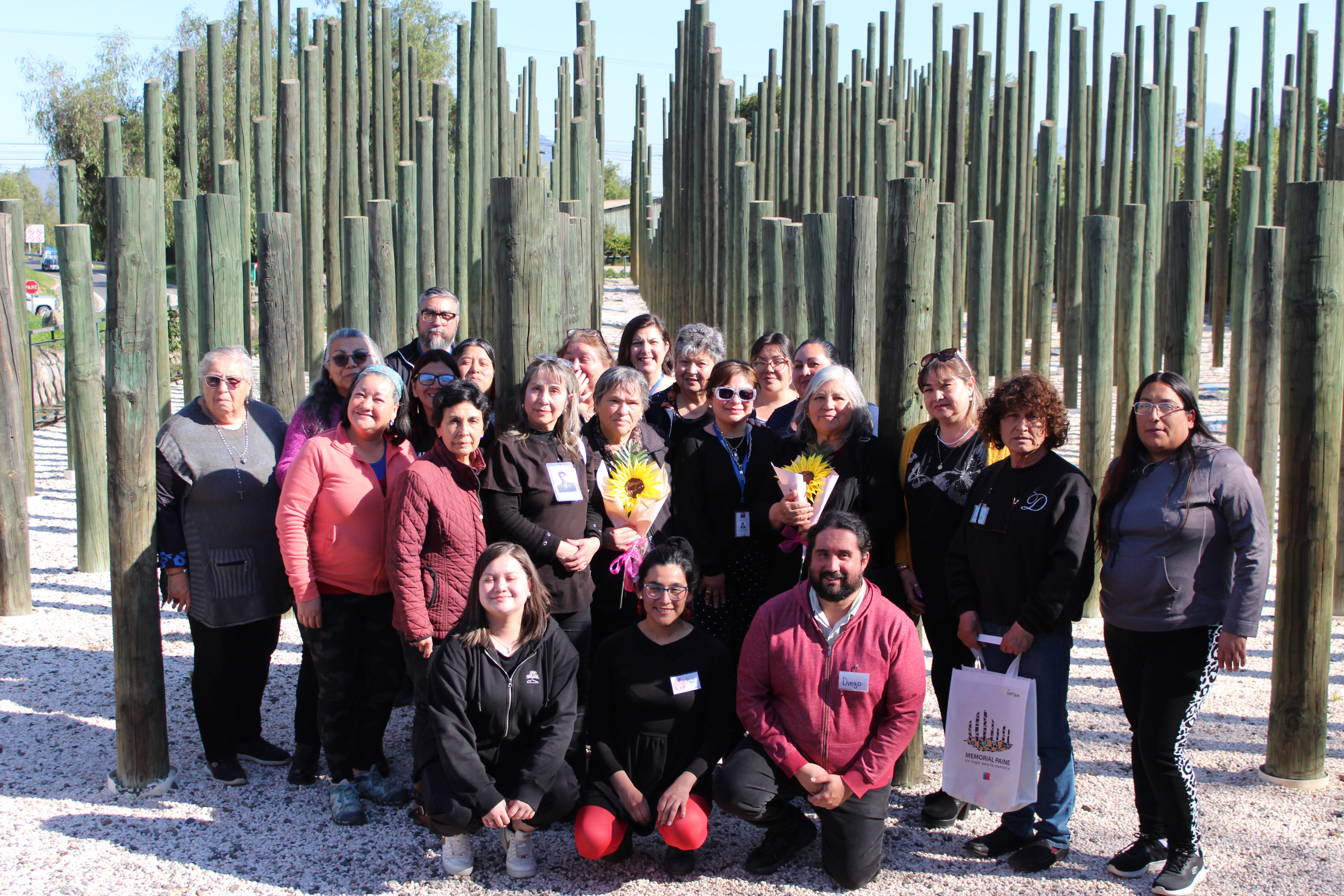 Reconocidas Tesoros Humanos Vivos participan en Taller de Arpilleras en el Memorial Paine