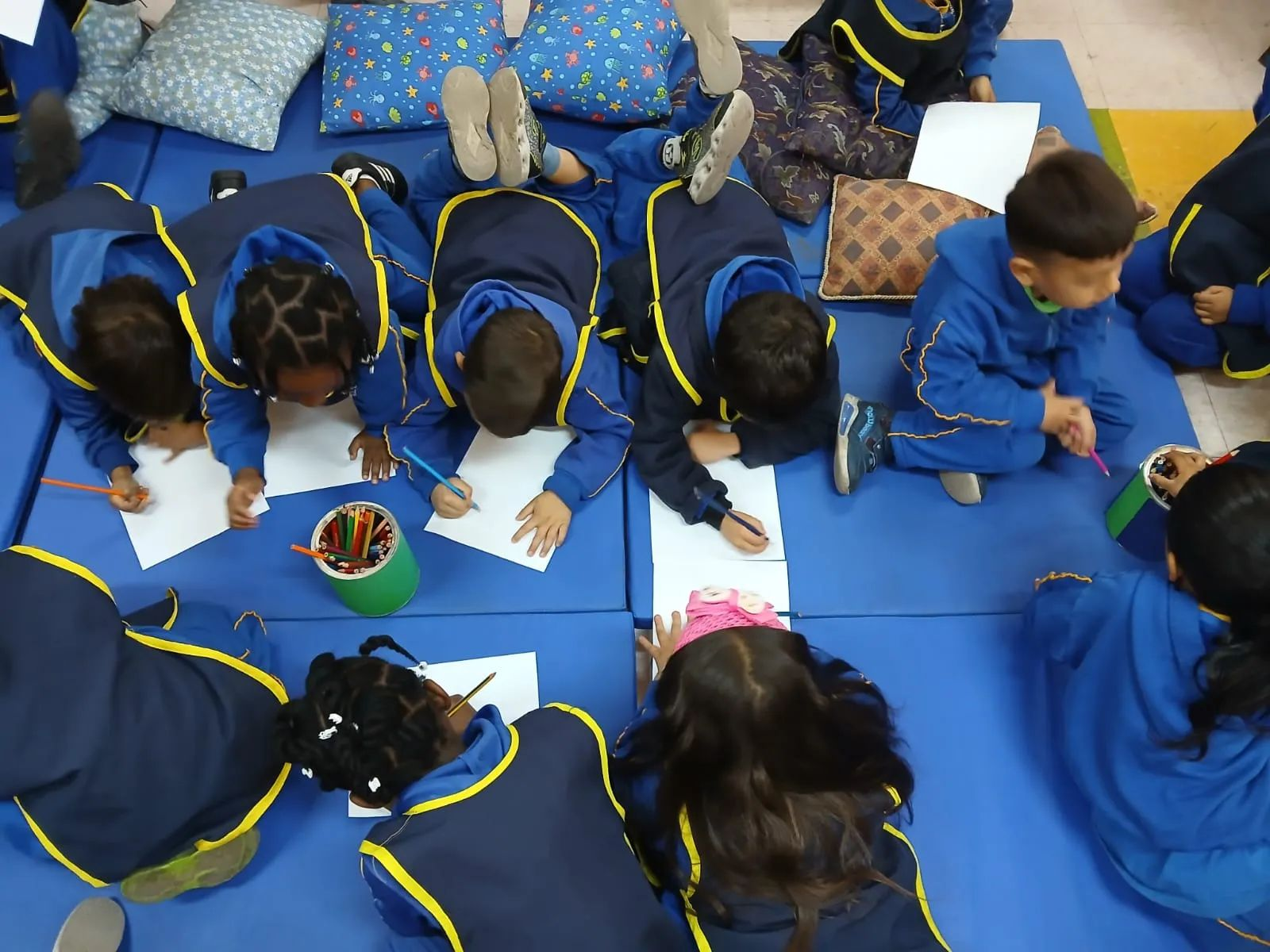 “Me lo contó un pájarito, Ñungo y Queltehue” educa a las niñeces en la Escuela Paulo Freire de Cerro Navia