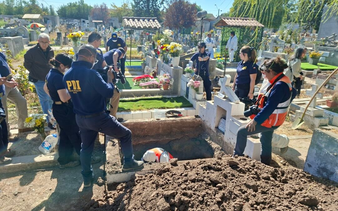 Exhumación: una familia busca confirmar la identidad de su ser querido 
